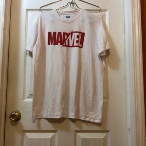 MARVEL SHORT SLEEVES WHITE T SHIRT SIZE L. RED DESIGN 100% COTTON. UNISEX